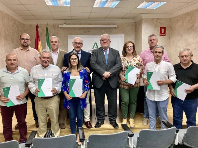 Entrega de las resoluciones de ayuda.