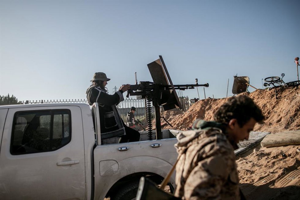 Archivo - Combatientes leales al Gobierno de unidad de Libia en uno de los frentes en Trípoli