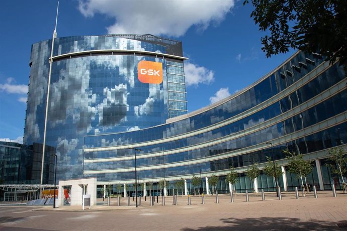 Archivo - Oficinas de GSK en Londres con su nuevo logo.