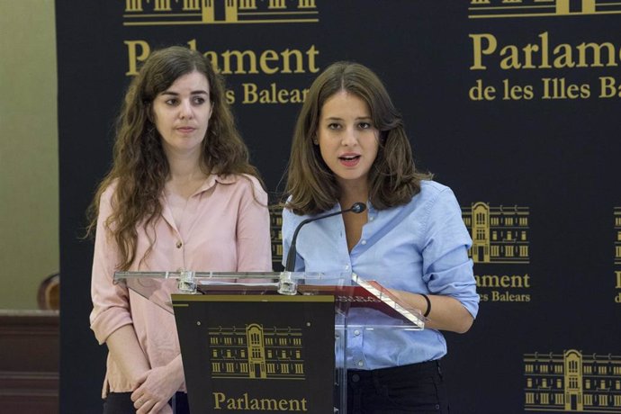 Las diputadas de Unidas Podemos Esperana Sans y Gloria Santiago.