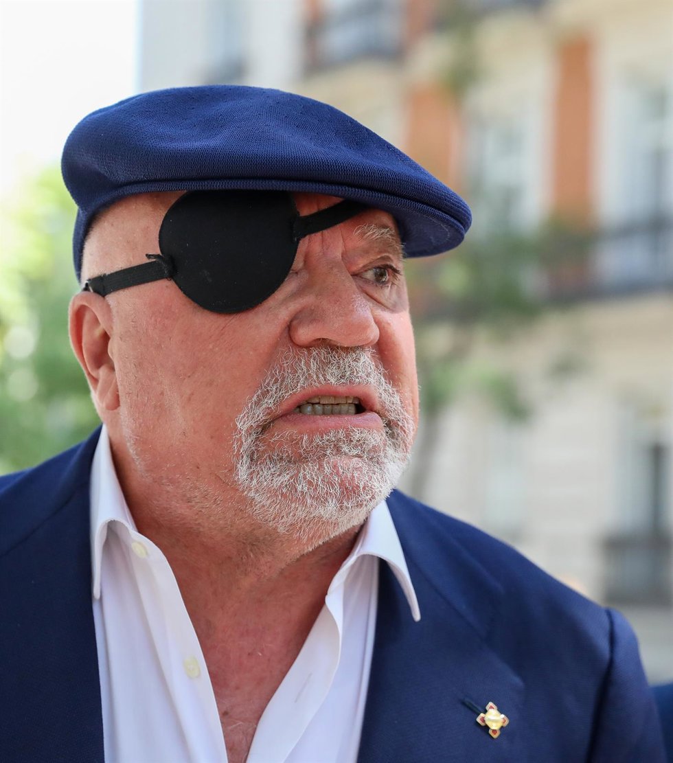 El comisario jubilado José Manuel Villarejo atiende a los medios a la salida de un reconocimiento médico en la Audiencia Nacional