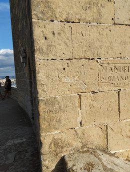Daños en un muro del Castillo de Bellver.