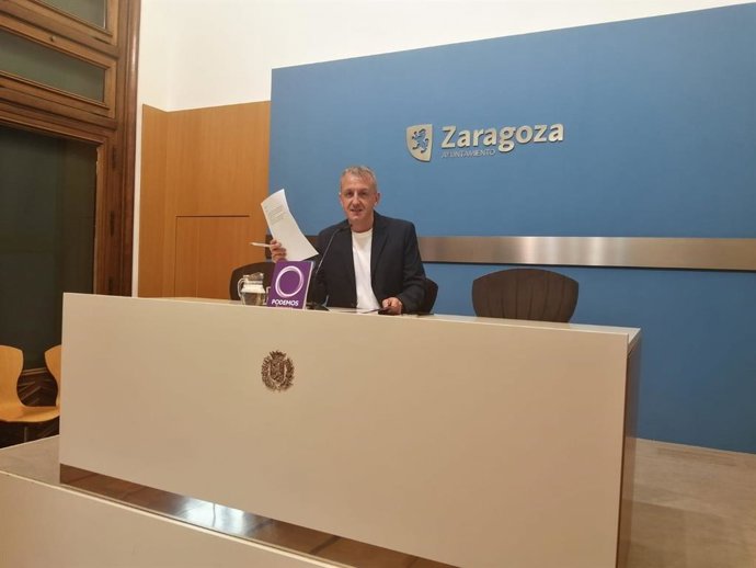 El portavoz del grupo municipal de Podemos en el Ayuntamiento de Zaragoza, Fernando Rivarés