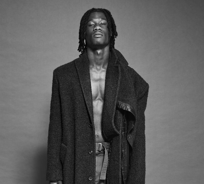 El centrocampista del Real Madrid Eduardo Camavinga es portada de la revista GQ.