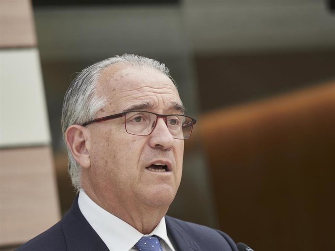 Archivo - El alcalde de Pamplona, Enrique Maya, de UPN