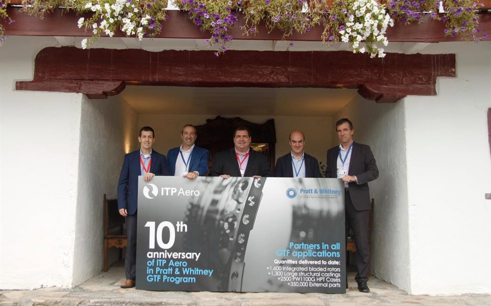 Ejecutivos de ITP Aero y del fabricante Pratt & Whitney en la sede de ITP Aero en Zamudio (Bizkaia)