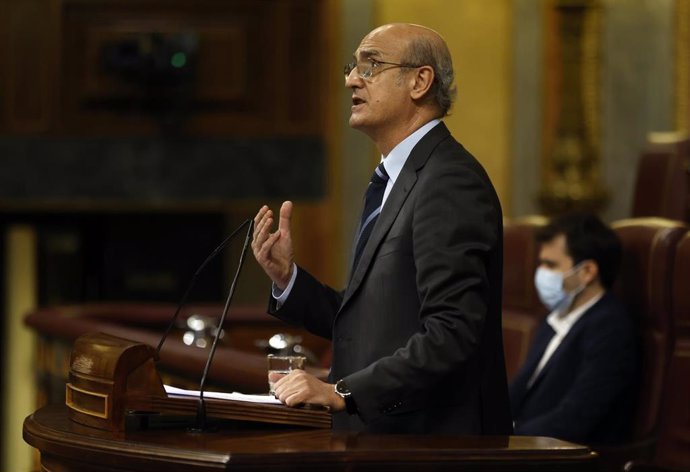 Archivo - O deputado do PP, Celso Delgado, intervén nunha sesión plenaria, no Congreso dos Deputados. Foto de arquivo.