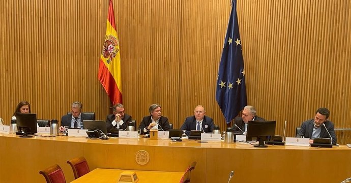 Javier Ortega Smith, Enrique Santiago, Luis Santamaría, Chema Oleaga y Edmundo Bal, en el Congreso de los Diputados.