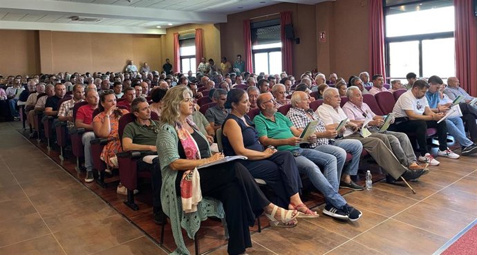 Asamblea informativa de la Comunidad de Regantes El Fresno sobre las reducciones de agua por la sequía.