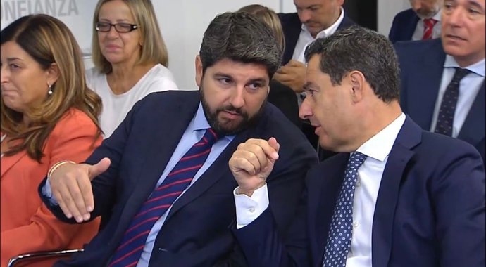 El presidente del Partido Popular de la Región de Murcia (PPRM), Fernando López Miras, junto a su homólogo en Andalucía, Juan Manuel Moreno