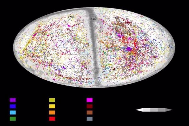 Mapa de cielo completo que muestra las 56 000 galaxias de Cosmicflows-4 con medidas de distancia.