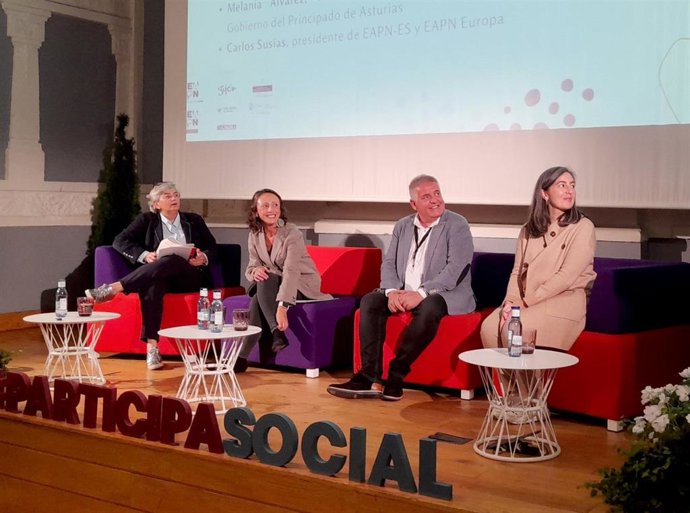 La consejera de Derechos Sociales y Bienestar del Principado de Asturias, Melania Álvarez (segunda por la izda), en la inauguración del XV Encuentro Estatal de Participación de Personas en situación de Vulnerabilidad, Pobreza y Exclusión Social en España