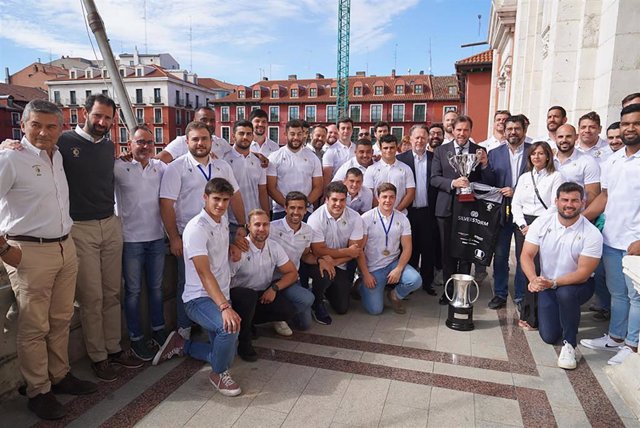 Recepción de la plantilla del SilverStorm El Salvador en el Ayuntamiento de Valladolid tras conquistar la LXXXIX Copa del Rey de Rugby.