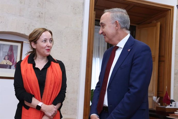 La presidenta del CSIC, Eloisa del Pino, se reúne con el rector de la UVA, Antonio Largo.