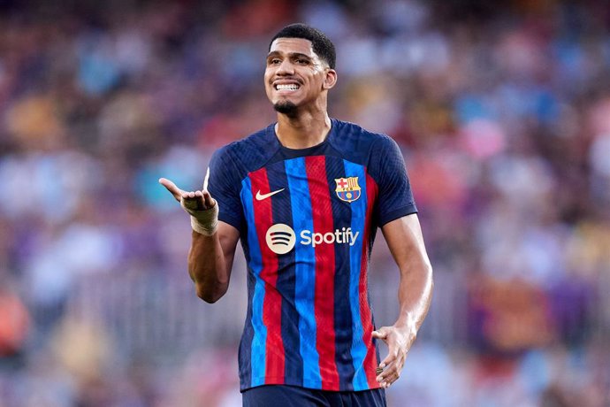 Ronald Araujo of FC Barcelona reacts during the La Liga Santander match between FC Barcelona and Real Valladolid CF at Spotify Camp Nou on August 28, 2022, in Barcelona, Spain.