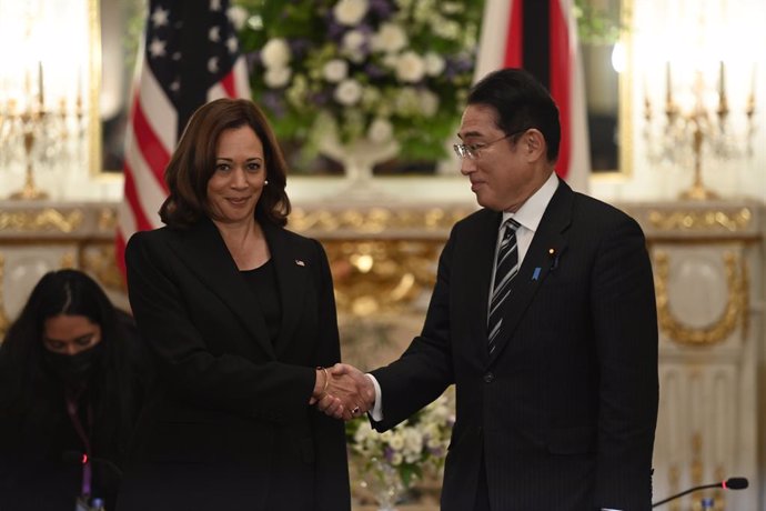 La vicepresidenta de Estados Unidos, Kamala Harris, y el primer ministro japonés, Fumio Kishida