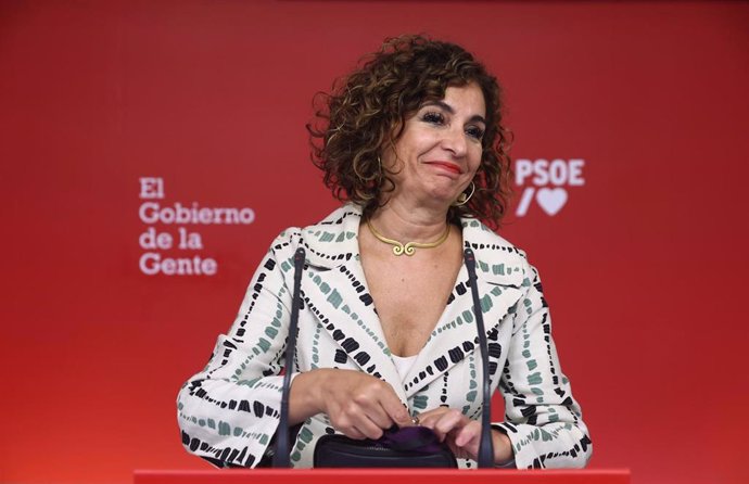 La vicesecretaria general del PSOE y ministra de Hacienda, María Jesús Montero, durante una rueda de prensa, en la sede del PSOE, a 26 de septiembre de 2022, en Madrid (España). 