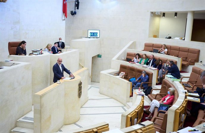 Archivo - Foto de archivo. Pleno del Parlamento