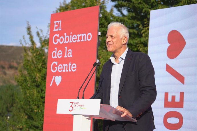 El actual alcalde de Logroño, el socialista Pablo Hermoso de Mendoza, participa en un acto público del PSOE, en el Parque de la Ribera 
