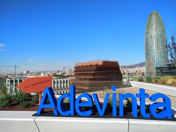 Archivo - Logo de Adevinta en la oficina de Barcelona.