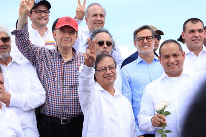 El presidente de Colombia, Gustavo Petro, en el puente Simón Bolívar durante la reapertura de la frontera con Venezuela