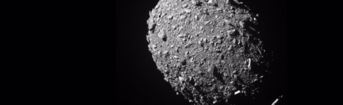 Imatge de l'asteroide que ha copejat la NASA en la prova DART.