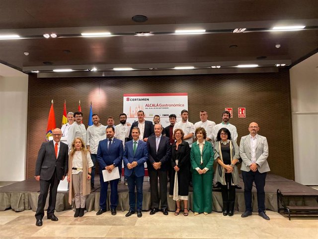 El alcalde de Alcalá, Javier Rodríguez Palacios, y la concejala de Turismo, entregaron los premios del Certamen Alcalá Gastronómica.