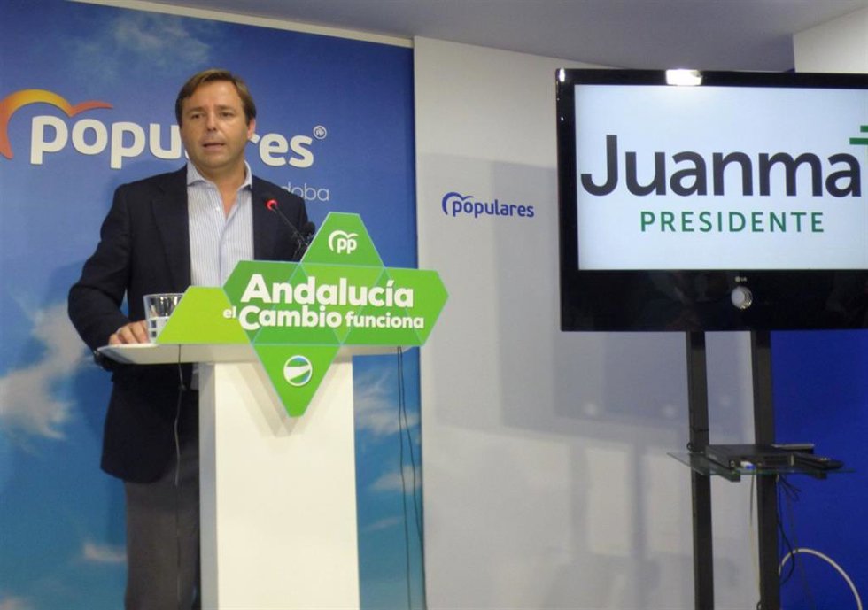 Archivo - El coordinador general del PP de Andalucía, Antonio Repullo, en la sede de su partido en Córdoba.