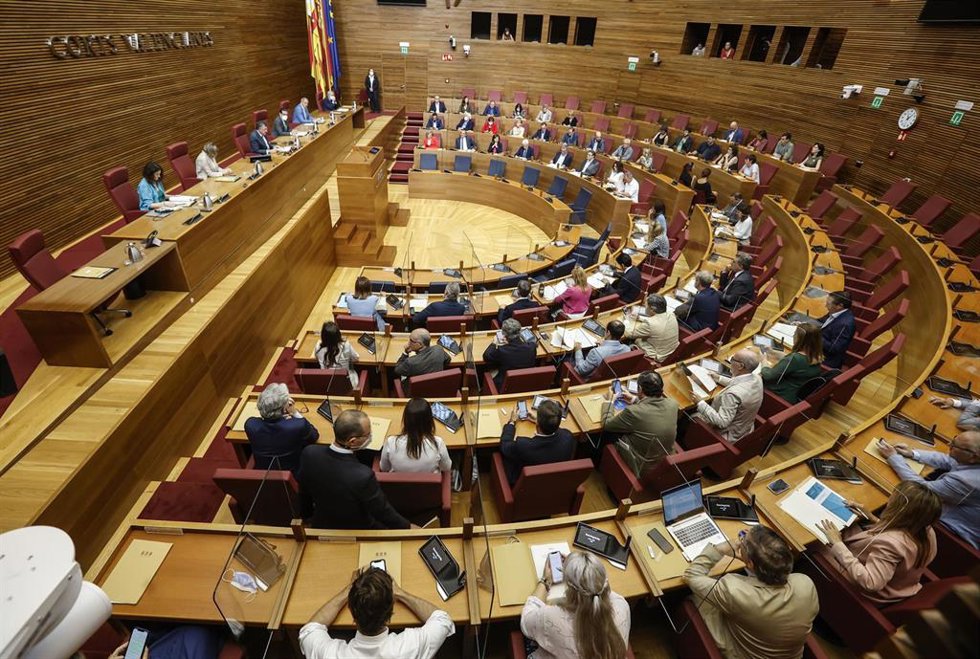 Archivo - Vista general de un debate sobre el modelo de financiación autonómica en Les Corts