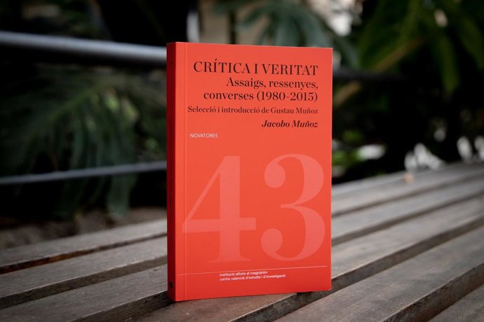 Ejemplar de 'Crítica i veritat'