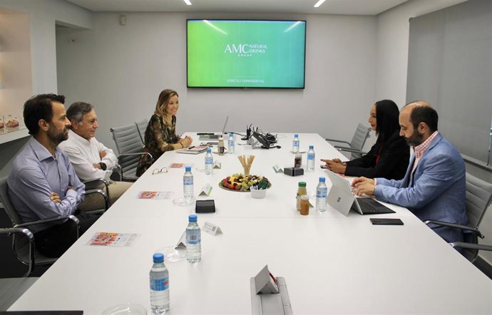 La Consejera Valle Miguélez Durante Su Visita A La Empresa AMC Group