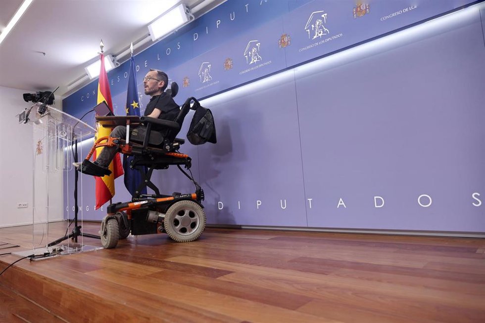 El portavoz de Unidas Podemos en el Congreso, Pablo Echenique, ofrece una rueda de prensa previa a la Junta de Portavoces