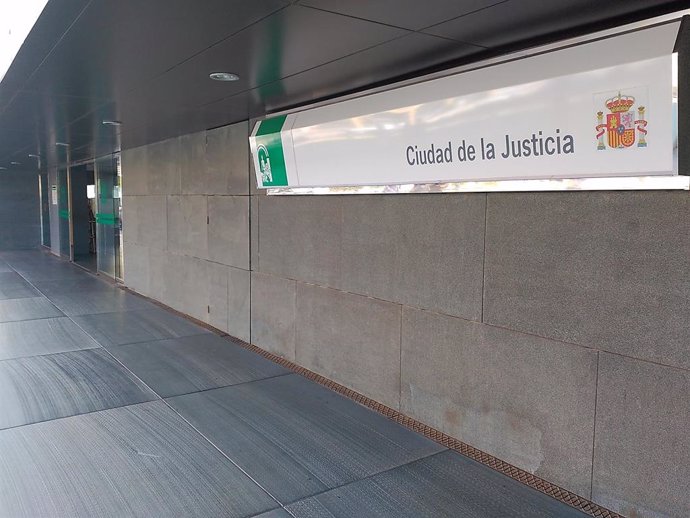 Archivo - Acceso a la Ciudad de la Justicia de Almería. 