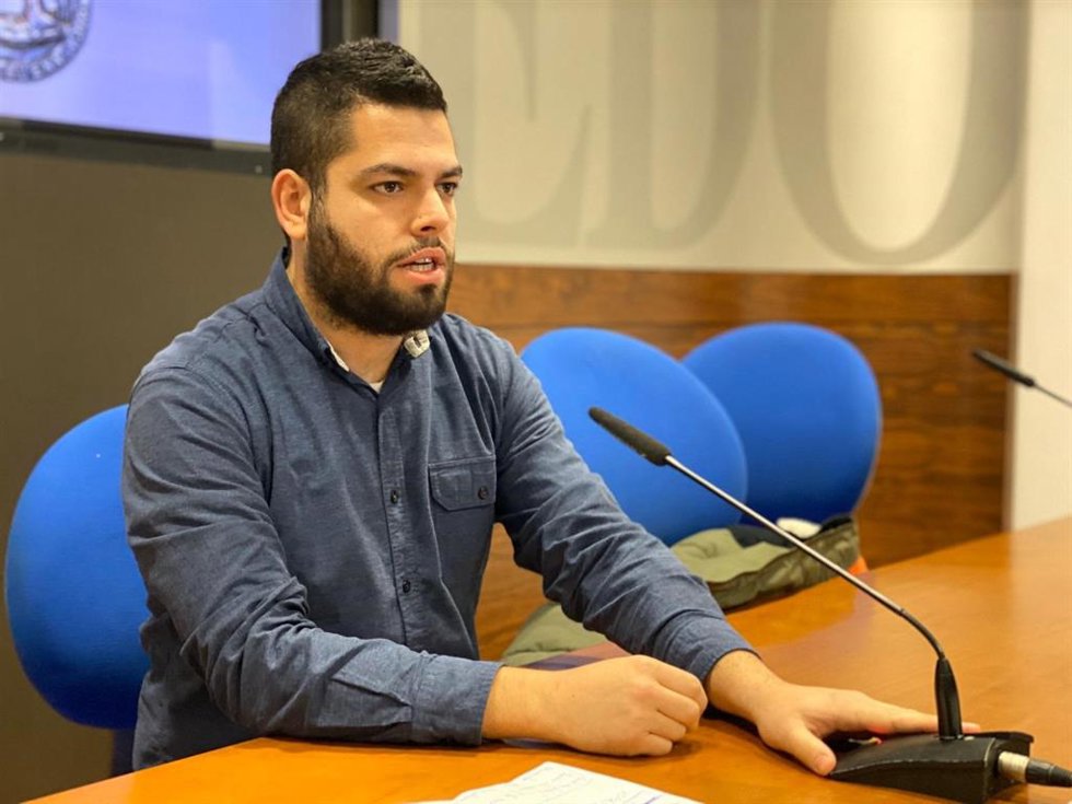 Archivo - El concejal de Somos Oviedo en el Ayuntamiento de Oviedo, Rubén Rosón, en una imagen de archivo de una rueda de prensa en el Consistorio ovetense.