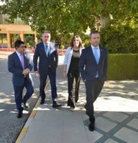 Espadas afea el "fracaso" de la Junta en la regulación de VTC y pide "equilibrio" para que pueda convivir con el taxi