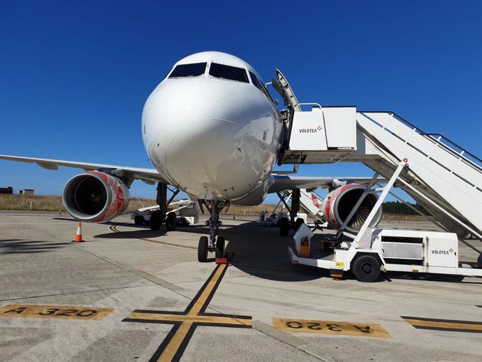 Archivo - Aeropuerto de Asturias, Volotea, conexión Asturias-Málaga.