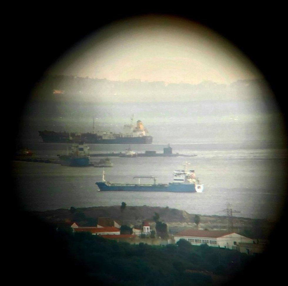 Archivo - El submarino nuclear 'USS Florida' abandonando Gibraltar en diciembre de 2019.