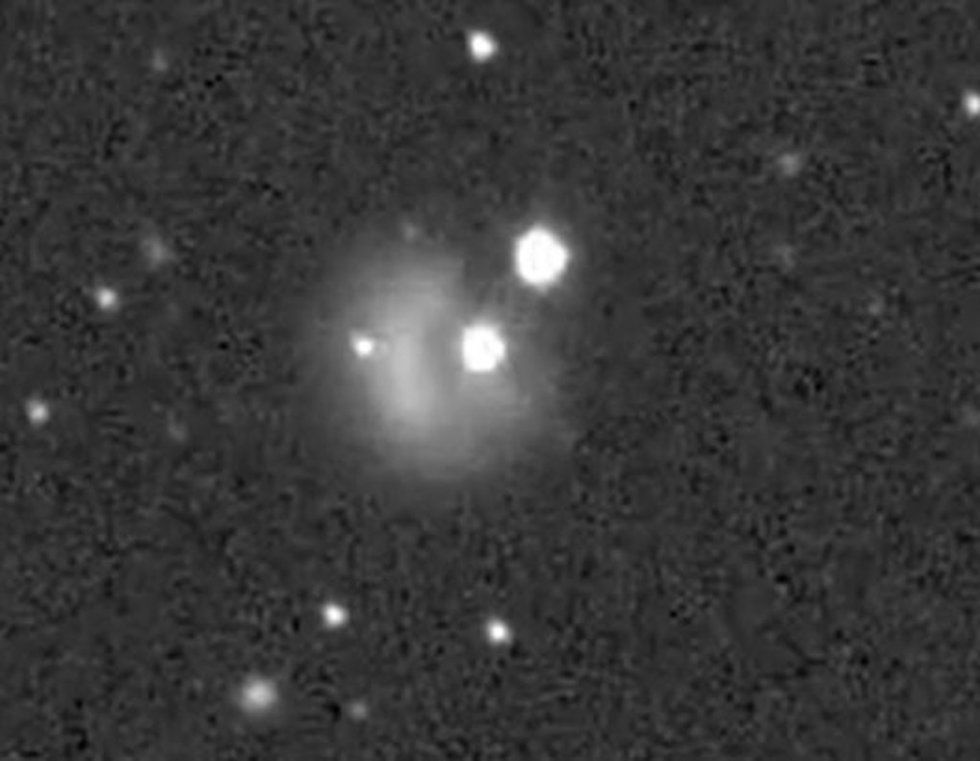Vista desde un telescopio en Haewai de la nube de materia sale despedida del sistema Didymos tras el impacto de la nave DART.