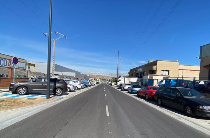 Calle Valle de Mena del polígono de Villalonquéjar, cuyas obras se han recibido este martes