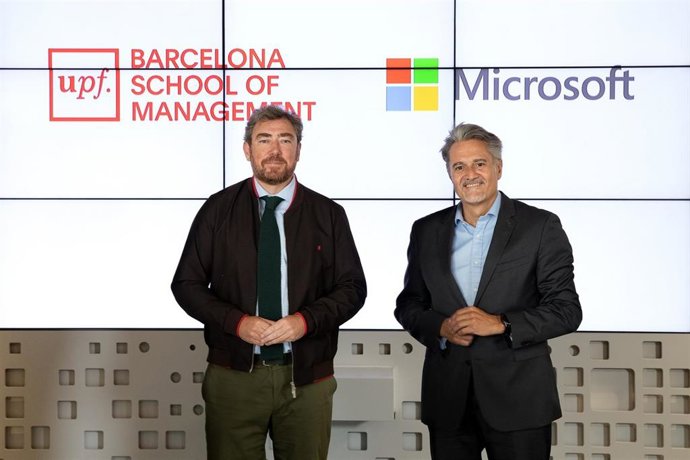 El director general de la UPF-BSM, José M. Martínez-Sierra, y el presidente de Microsoft España, Alberto Granados