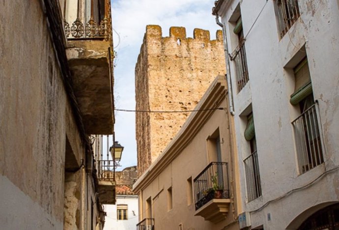 Archivo - Torre del Aver, que será recueprada en la segunda fase de restauración de la muralla de Cáceres