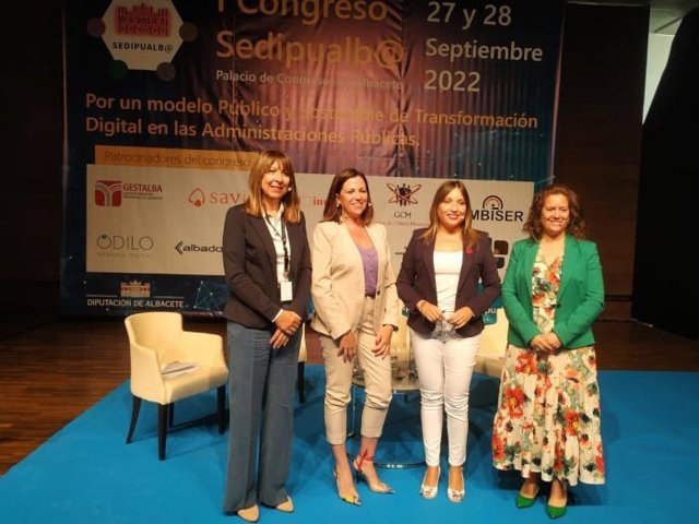 La Presidenta de la Comisión de Innovación y Territorio Inteligente de la DPH, Berta Fernández, en el I Congreso Sedipualb@,