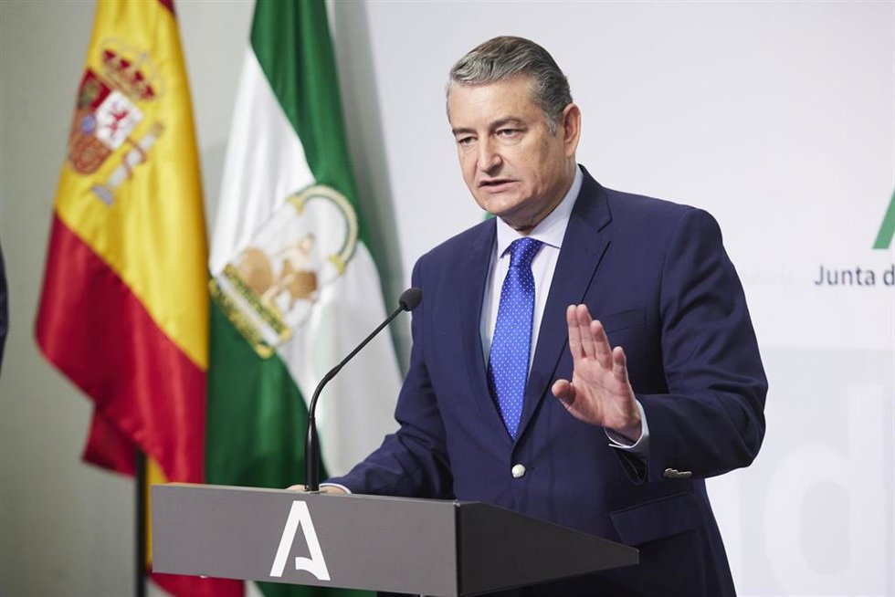 El consejero de Presidencia, Interior y Diálogo Social de la Junta de Andalucía, Antonio Sanz, durante la rueda de prensa posterior al Consejo de Gobierno andaluz en el Palacio de San Telmo, a 27 de septiembre de 2022, en Sevilla (Andalucía, España). Co