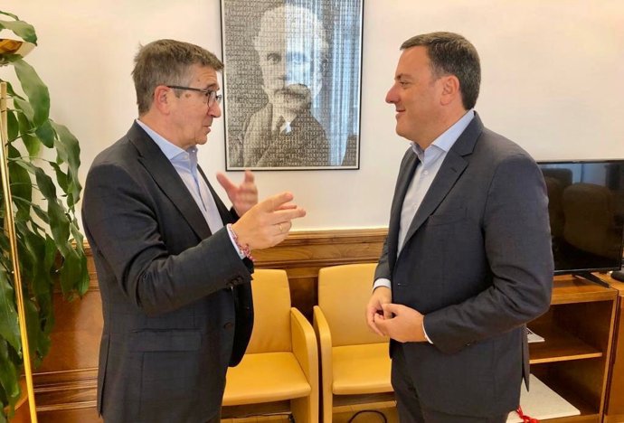 El secretario xeral del PSdeG, Valentín González Formoso, con el portavoz del PSOE en el Congreso, Patxi López