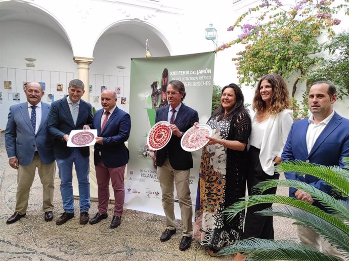 Autoridades en la presentación de la XXII Feria del Jamón de Bellota 100% Ibérico DOP Los Pedroches.