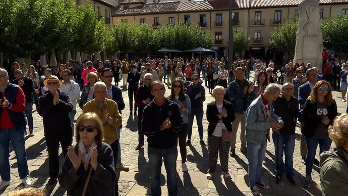 Minuto de silencio por el último crimen machista en Palencia.