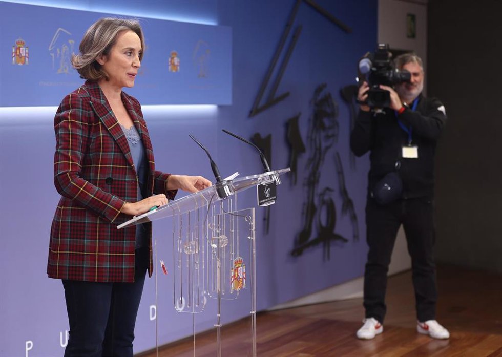 La secretaria general del Partido Popular, Cuca Gamarra, ofrece una rueda de prensa previa a la Junta de Portavoces, en el Congreso de los Diputados, a 27 de septiembre de 2022, en Madrid (España).