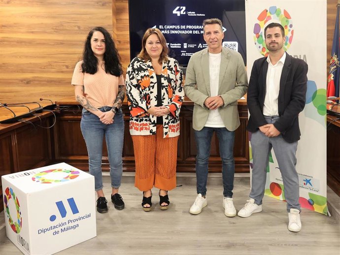 La Diputación informa en Torrox sobre las oportunidades formativas del campus de programación 42 Málaga