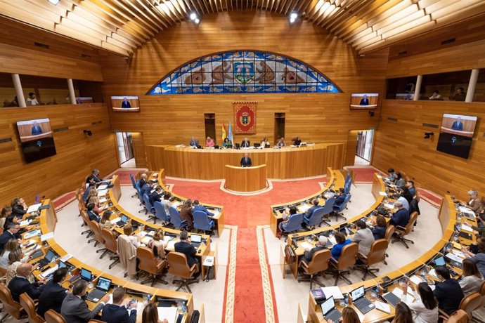 Hemiciclo durante a comaprecencia do presidente da Xunta, Alfonso Rueda, no Parlamento galego.