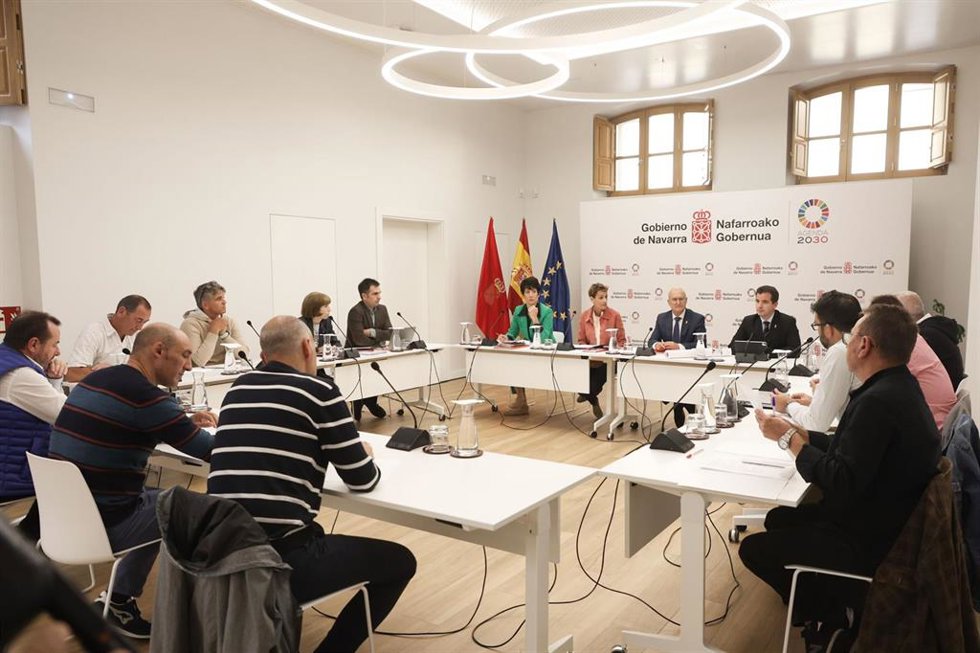 La presidenta Chivite, durante la reunión con el comité de empresa de VW Navarra